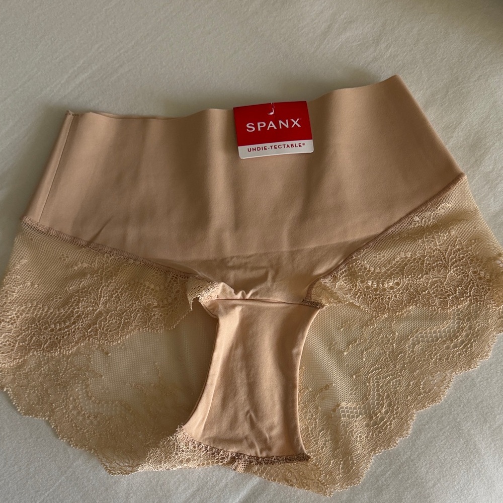 SPANX Beige Undi-Tectable Lace Hi-Hipster Briefs